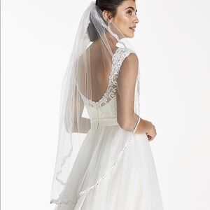 NWT Davids Bridal Thin Lace Rhinestone Border Veil